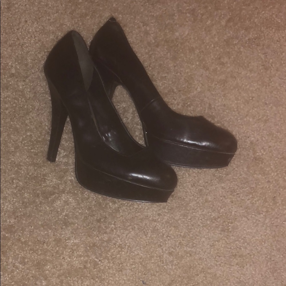 Comfy black heels